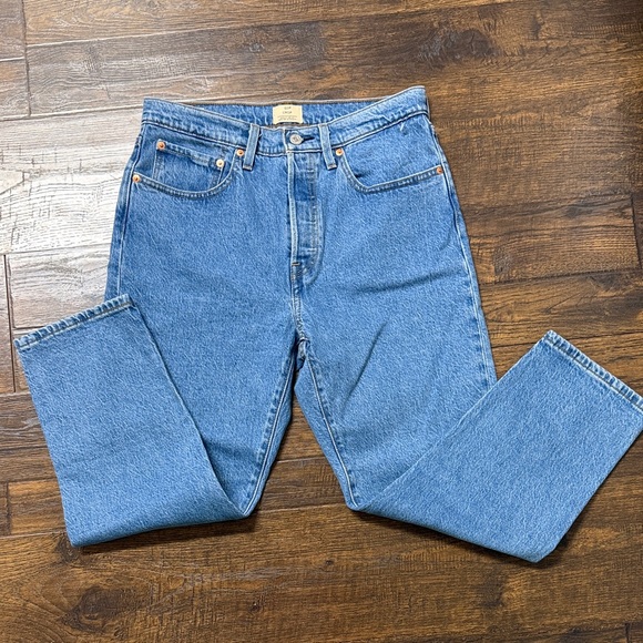 Levi's Denim - Levi's Light Blue Cropped Jeans size 30